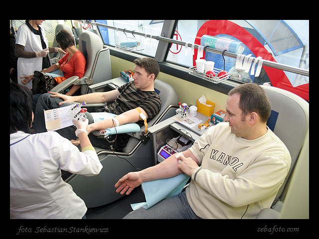 pobieranie krwi w ramach akcji charytatywnej dla Agaty Mrz